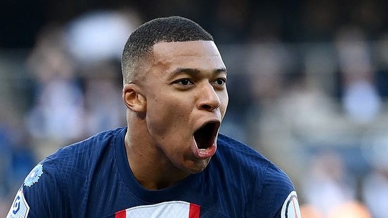 Kylian Mbappe - Tia Chớp Trên Mặt Sân