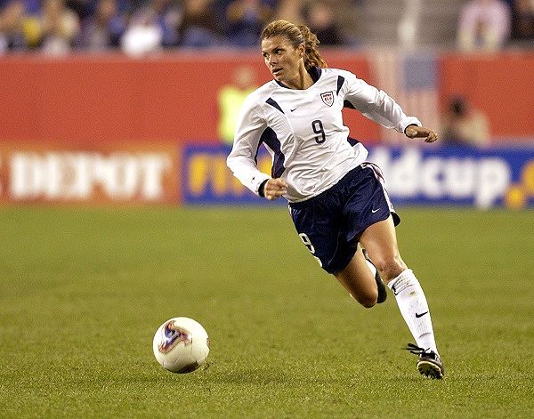 Mia Hamm - biểu tượng của bóng đá nữ Mỹ