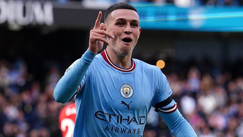 Phil Foden thi đấu cho Manchester City